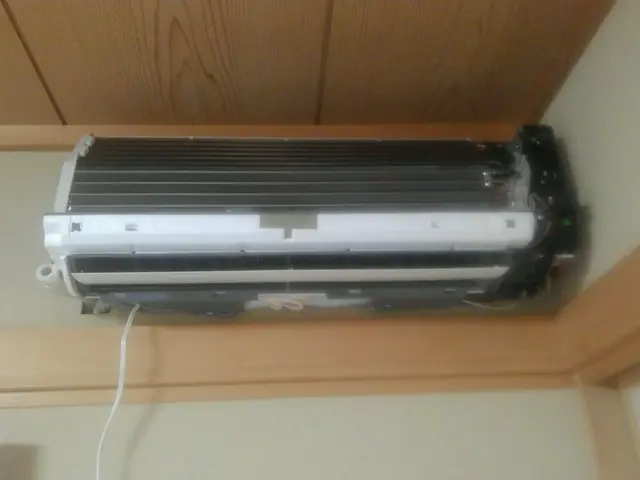 エアコンのガス補充、水漏れ修理サービスの画像