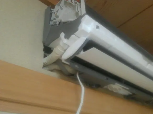 エアコンのガス補充、水漏れ修理サービスの画像