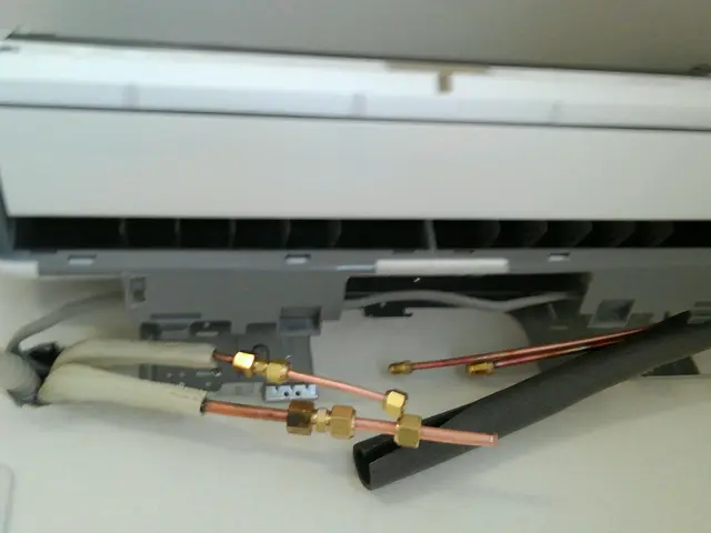 エアコンのガス補充、水漏れ修理サービスの画像