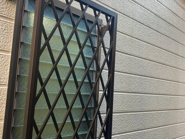 窓からの侵入を防ぎます！！非常に物騒な昨今だからこそしっかりとした防犯対策を！！サービスの画像