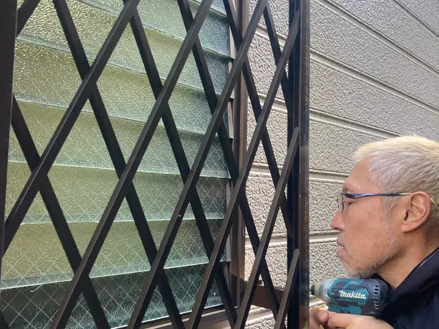 窓からの侵入を防ぎます！！非常に物騒な昨今だからこそしっかりとした防犯対策を！！サービスの画像