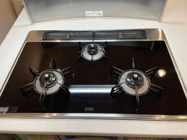 キッチンのお悩み解消！プロの技術で頑固な油や水垢取り除きますサービスの画像