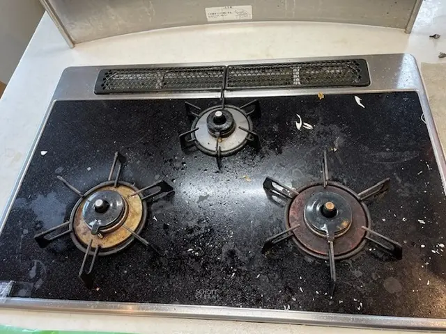 キッチンのお悩み解消！プロの技術で頑固な油や水垢取り除きますサービスの画像