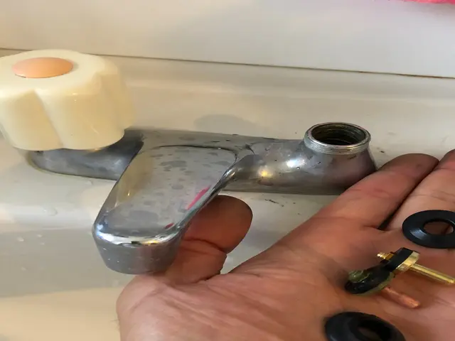 【信頼の水道局指定工事店】蛇口取付年間100件以上の実績。損害保険加入で安心ですサービスの画像