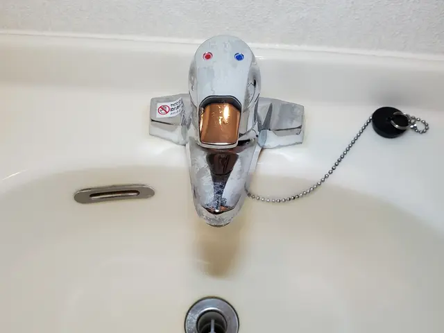 【八王子発：地域密着】洗面台の水栓蛇口交換　お気軽にご相談くださいサービスの画像