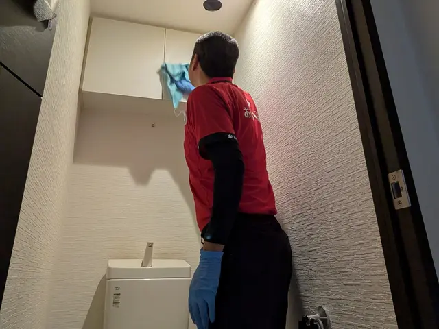 トイレ内側の尿石汚れまでKIREIにいたしますサービスの画像