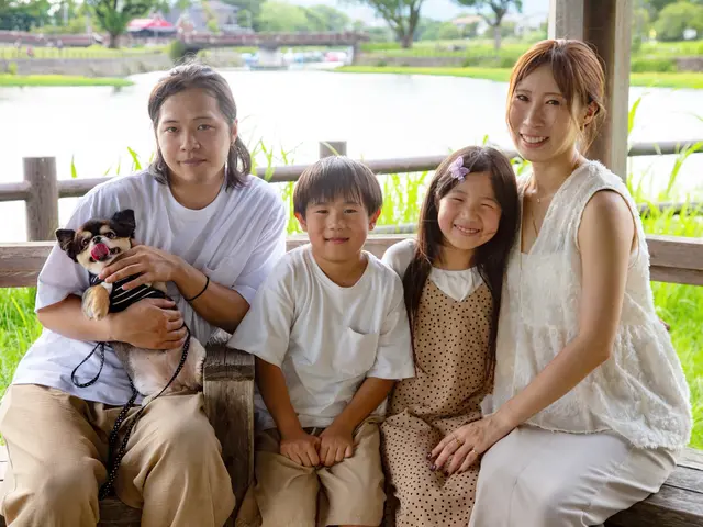 お子様の目線に合わせた笑顔溢れる家族写真を１週間以内スピード納品