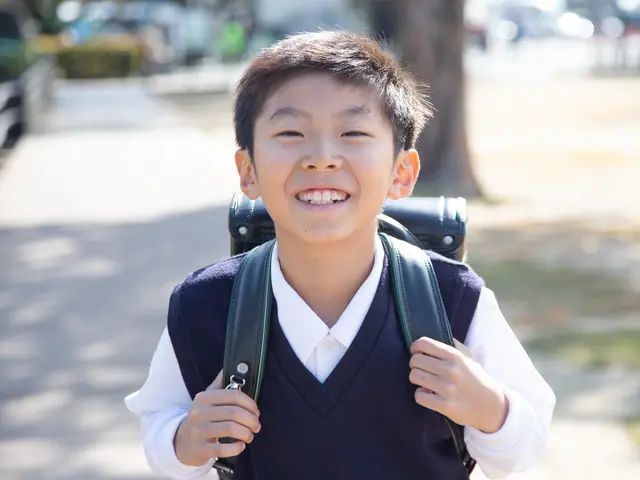 お子様の目線に合わせた笑顔溢れる家族写真を１週間以内スピード納品