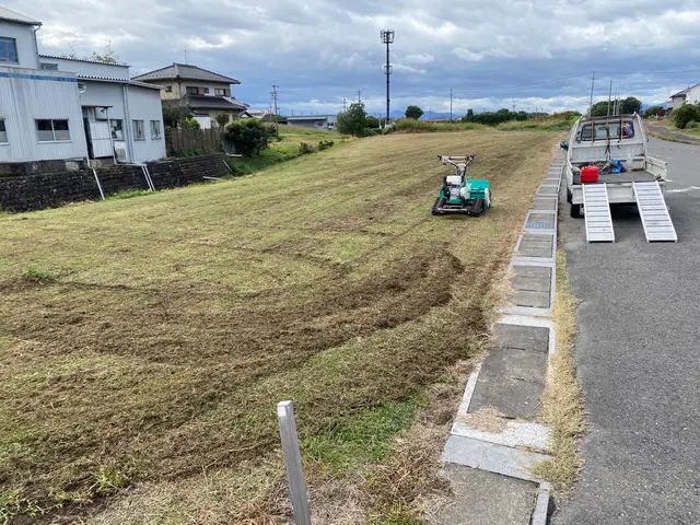 休耕地・無耕作地・遊休地など平坦地をハンマーナイフモアという機械で草刈りしますサービスの画像