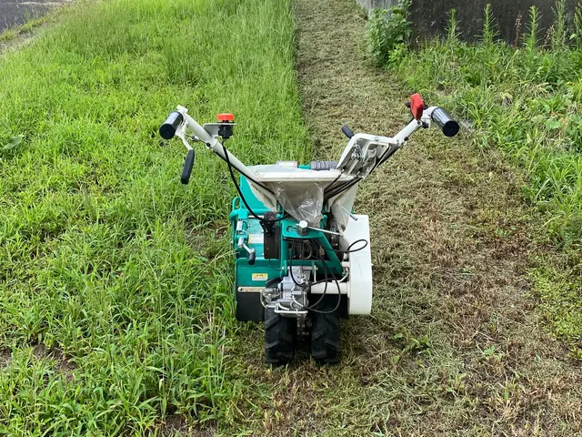休耕地・無耕作地・遊休地など平坦地をハンマーナイフモアという機械で草刈りしますサービスの画像