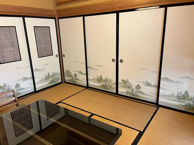 長年の経験と知識でご満足頂けるサービスを提供いたします。ふすま専門店サービスの画像