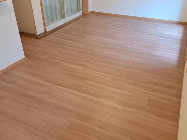 カーペット・畳からフローリングへも施工対応★6畳なら即日施工、即日仕上げ可能サービスの画像