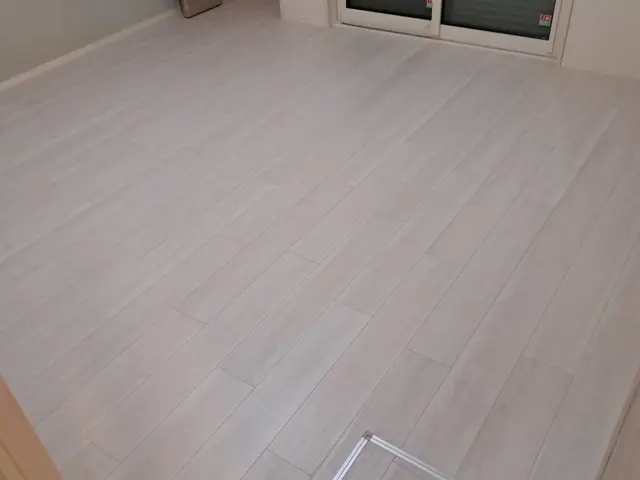 カーペット・畳からフローリングへも施工対応★6畳なら即日施工、即日仕上げ可能サービスの画像