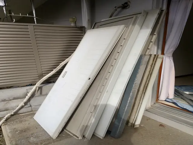 【６，８００円】物置解体～回収、電動工具持参、軽トラ2台、2トン1台、3名体制サービスの画像