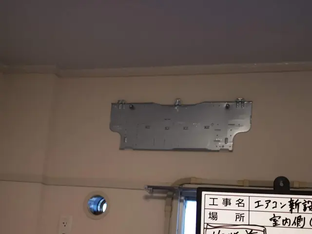 家庭用エアコン取り外し工事。引き取り無し、写真の第二種電気工事士にお任せ下さい。サービスの画像