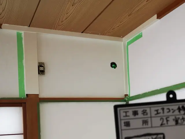 家庭用エアコン取り外し工事。引き取り無し、写真の第二種電気工事士にお任せ下さい。サービスの画像