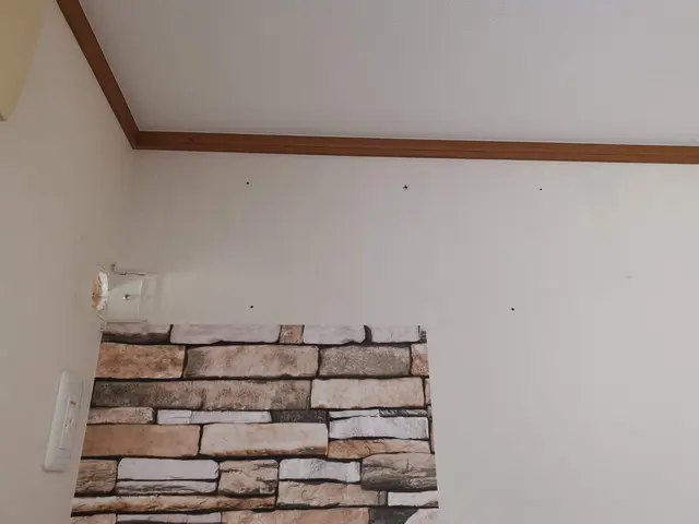 家庭用エアコン取り外し工事。引き取り無し、写真の第二種電気工事士にお任せ下さい。サービスの画像