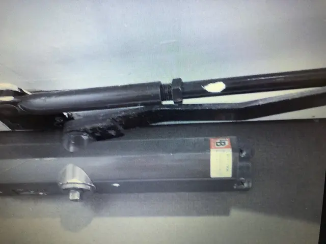 ドアクローザー交換サービスの画像