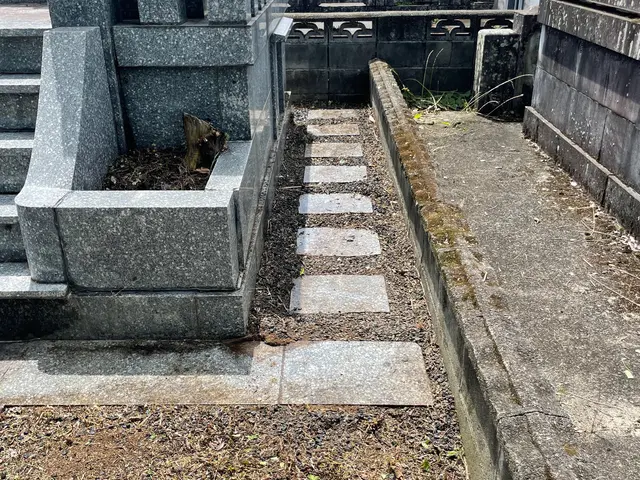 機械による除草作業承ります。もちろん、処分、除草剤散布もしております。サービスの画像