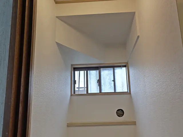 大丈夫ですか？?既存便器水漏れ！ 床まで染みてて 臭い匂い 残すつもりですか！！サービスの画像