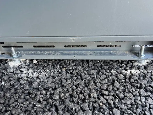 置き配の荷物を受け取るのに便利な、宅配ボックス。設置するお客様が増えています。サービスの画像