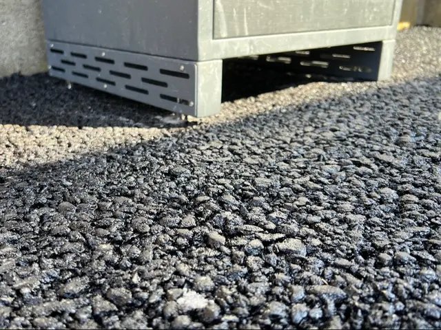 置き配の荷物を受け取るのに便利な、宅配ボックス。設置するお客様が増えています。サービスの画像