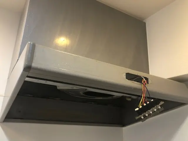 年に一度は奥に溜まった油、埃の汚れを完全分解で取り除きませんか！14300円税込サービスの画像