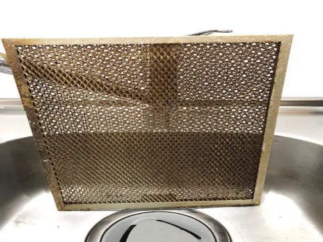 年に一度は奥に溜まった油、埃の汚れを完全分解で取り除きませんか！14300円税込サービスの画像