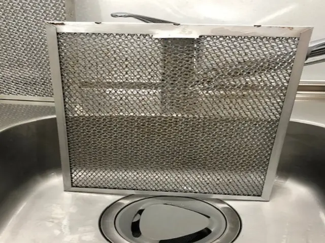 年に一度は奥に溜まった油、埃の汚れを完全分解で取り除きませんか！14300円税込サービスの画像