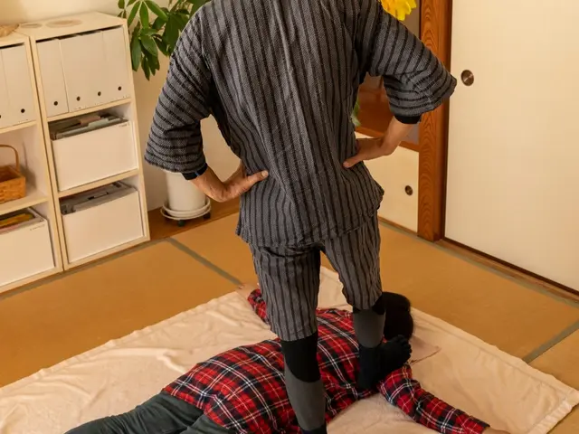 肩こり、腰痛の根本から対処！足でしっかりほぐし、生活改善アドバイスサービスの画像