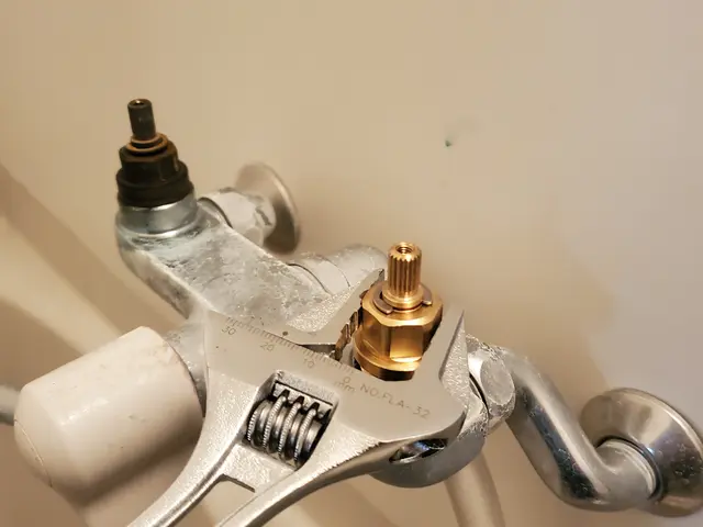 無料駐車場ご用意で300円値引き　大手作業歴15年　損保加入　P当社負担サービスの画像