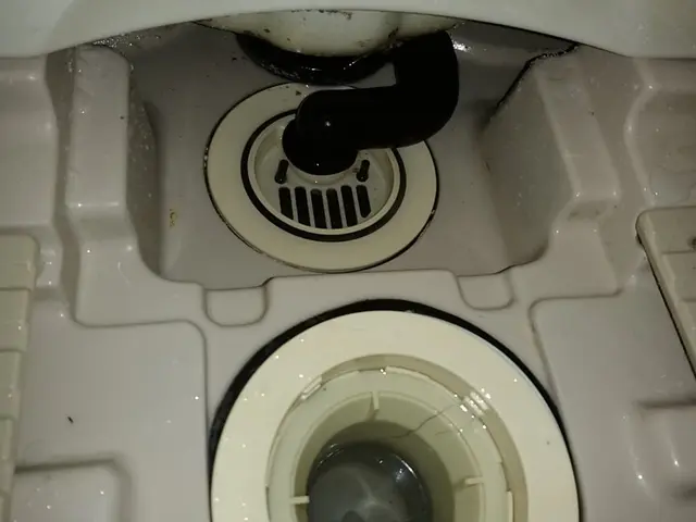 お風呂・浴室クリーニングでカビ・排水溝をしっかりと除去して水栓金具もピカピカサービスの画像