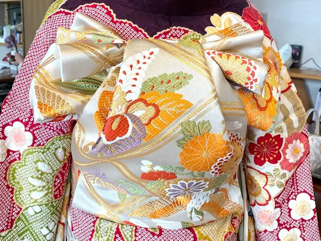 カジュアルからフォーマルまでご指定の場所へ伺い装いのお手伝いをいたします。