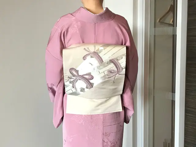 カジュアルからフォーマルまでご指定の場所へ伺い装いのお手伝いをいたします。