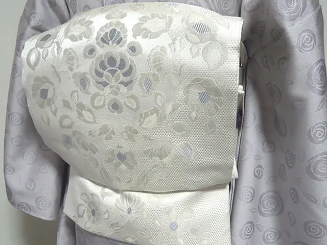 カジュアルからフォーマルまでご指定の場所へ伺い装いのお手伝いをいたします。