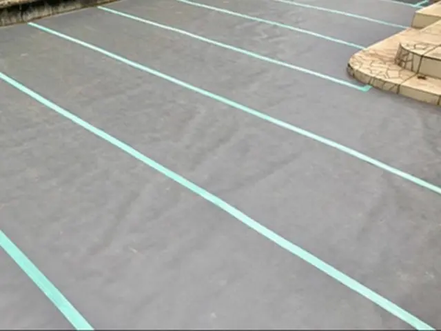 丁寧な作業で職人が元気よく伺います！防草シート施工プラスαで人工芝施工も対応可！サービスの画像