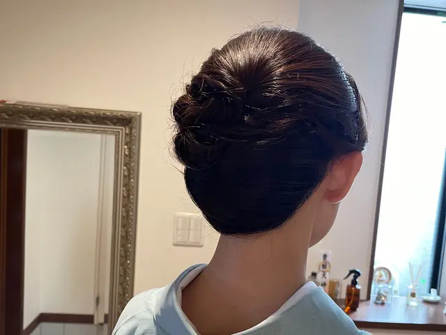 早朝から営業。同時に着付けをご希望の場合は、「出張着付け」より別途予約可能です。