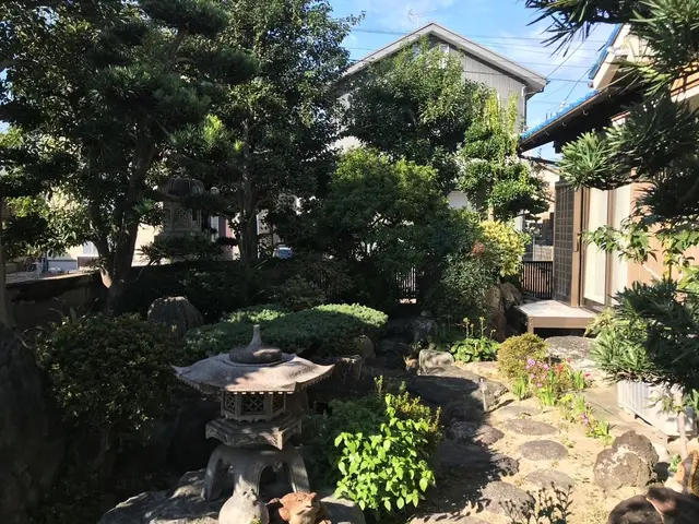 庭木の剪定、刈込。お客様のご要望に合わせ、丁寧に作業させて頂きます！サービスの画像