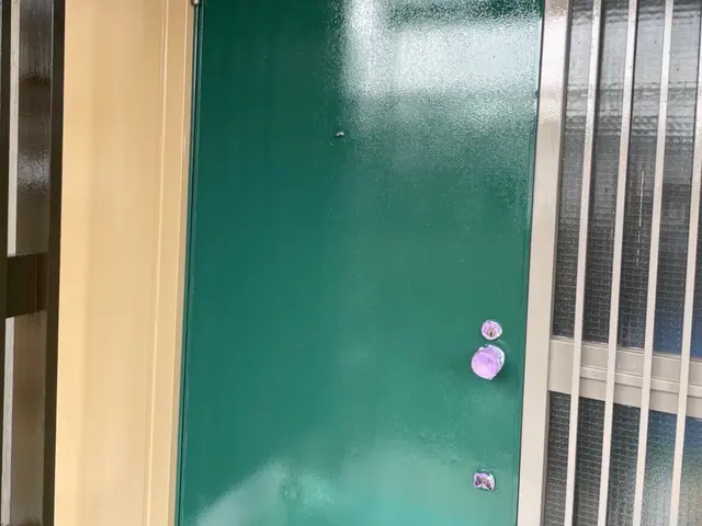 玄関ドアの塗装サービスの画像