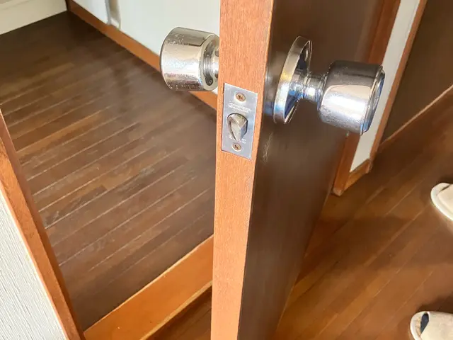 【大工の建て付け調整】【枠に当たる閉まらない】土日祝ok!玄関、内装ドア、窓サービスの画像