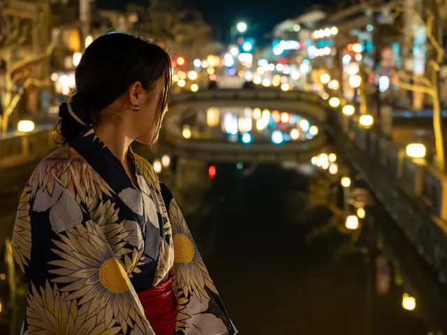 城崎温泉の街並みで残す、自然なカップルフォト出張撮影（夜間OK22:00まで）