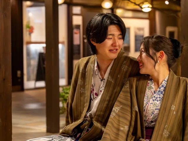 城崎温泉の街並みで残す、自然なカップルフォト出張撮影（夜間OK22:00まで）