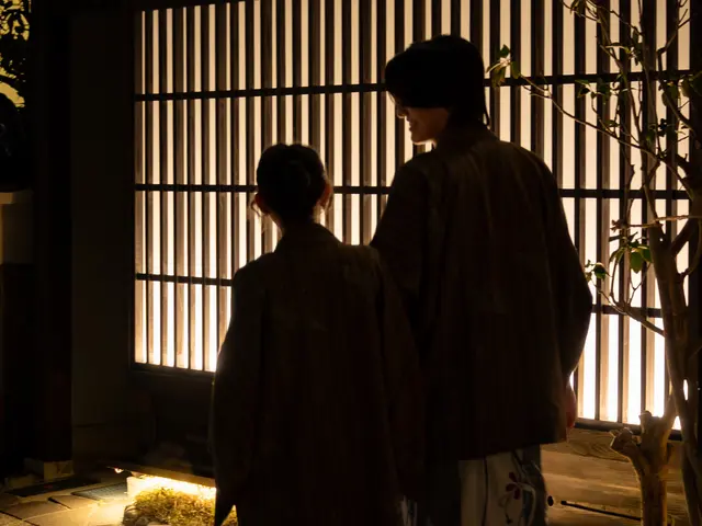 城崎温泉の街並みで残す、自然なカップルフォト出張撮影（夜間OK22:00まで）