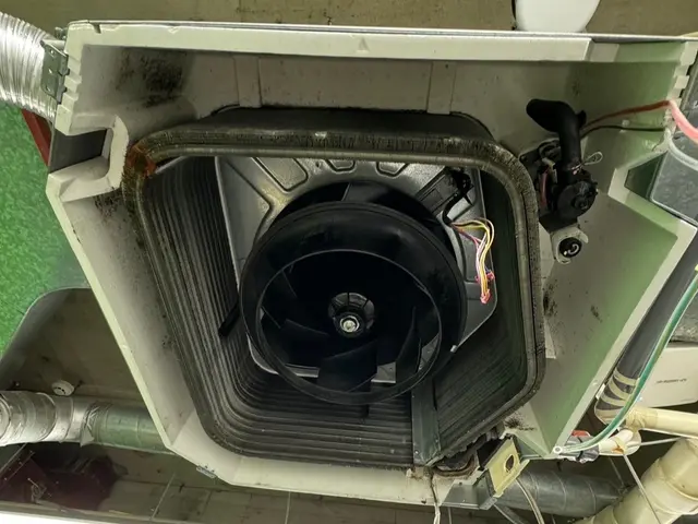 ☆法人請求書払可☆オフィス・店舗・ビル専門　実績多数　分解洗浄　4方向・2方向ほサービスの画像