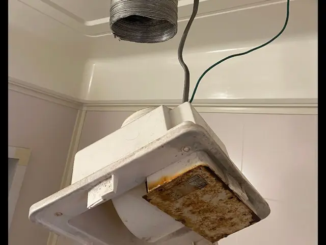 写真の者が伺い取付工事のみ承ります。商品御用意下さい。相談乗ります。乾燥機✕サービスの画像