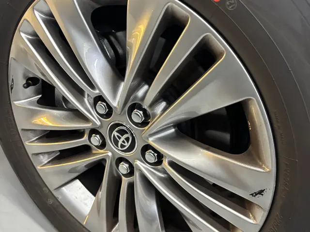 時間外でも対応可能！出張パンク修理！自動車整備士の私が丁寧に対応いたします。サービスの画像