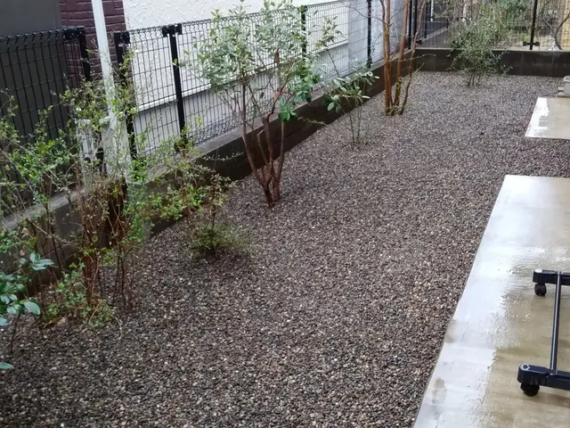 【活緑】防草シート工事☆一級造園技能士にお任せを！合わせて砂利敷きも承ります！サービスの画像