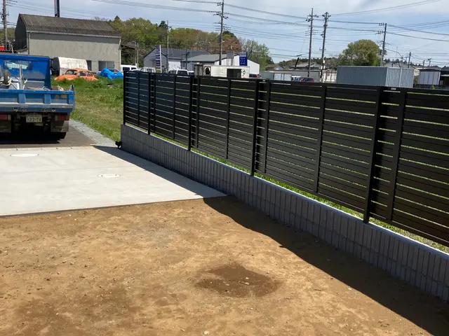 ブロック屏解体処分、新設ブロック積み直し、擁壁工事。その他お庭の伐採抜根サービスの画像