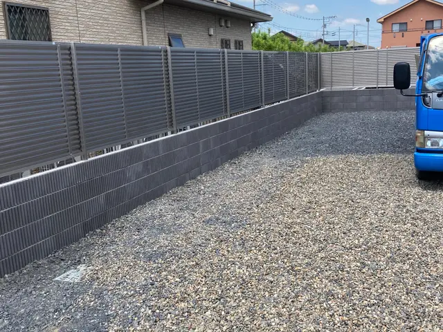 ブロック屏解体処分、新設ブロック積み直し、擁壁工事。その他お庭の伐採抜根サービスの画像