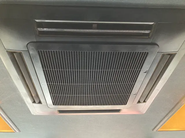 エアコンクリーニングで快適な空間を！期間限定、業務用抗菌コート無料実施中！サービスの画像
